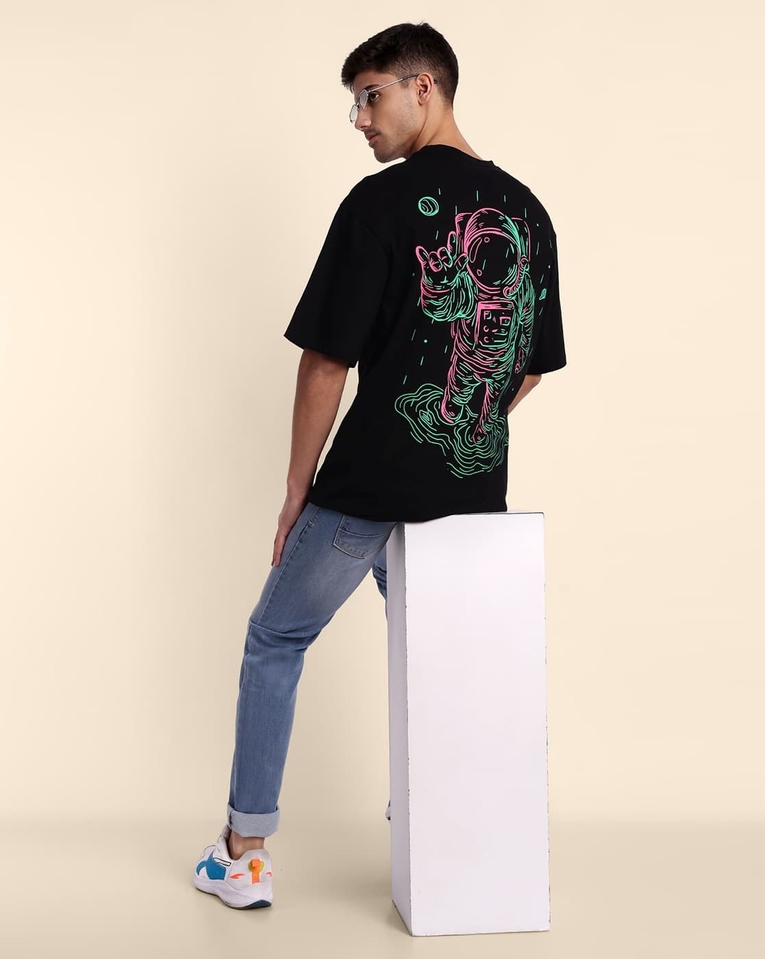 Graphic Print Loose Fit Round-Neck T-Shirt